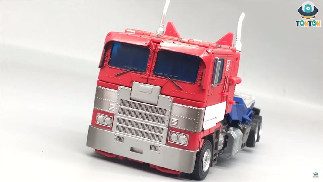 Transformers Masterpiece MPM 12 Optimus Prime  (15 of 43)